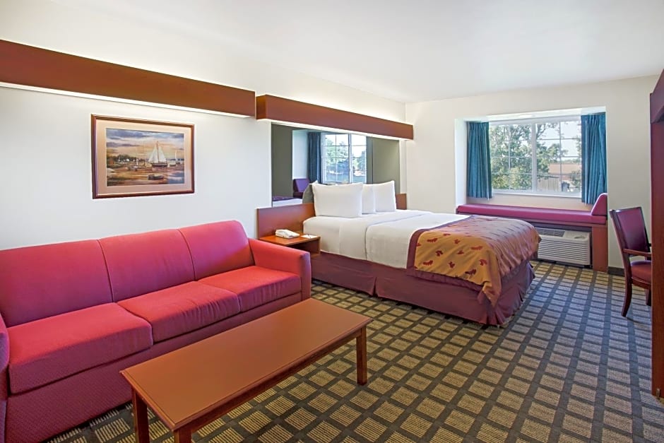 Microtel Inn & Suites by Wyndham Holland