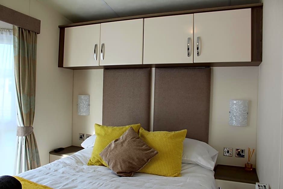 Moonlight Ridge -2 bedroom lodge with hot tub