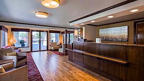 Suite - 3 Queen Beds Non-Smoking Sofabed Living Room Microwave Refrigerator Wi-Fi Full Breakfast