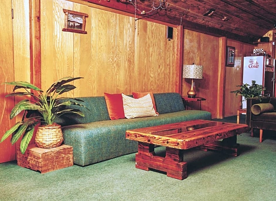 Oak Knoll Lodge