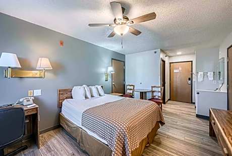 Queen Room - Disability Access/Non-Smoking