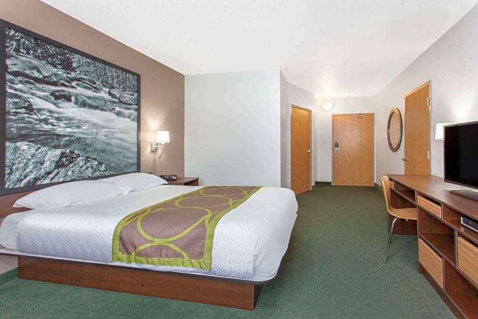 Super 8 by Wyndham Kenora