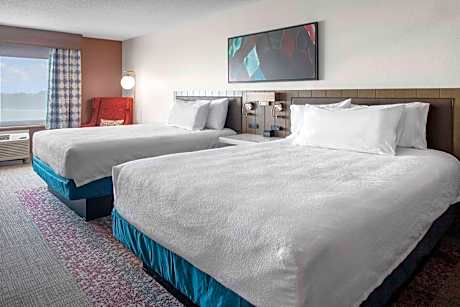 2 Qn 1 Bdrm Ste Mobility/Hearing Access Tub