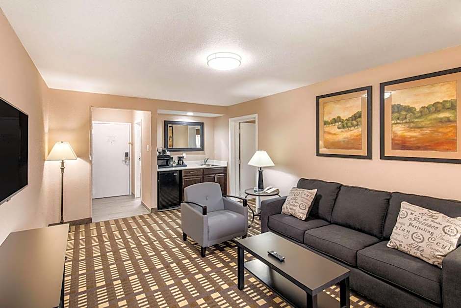 Quality Inn & Suites Plano