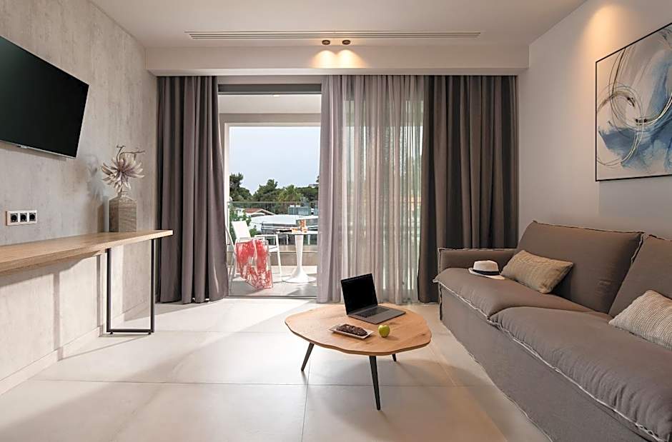 Lagomandra Luxury Suites with Private Pools