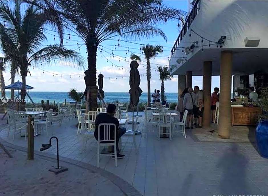 Stunning Penthouse Suite Waterfront 2BD 2BA