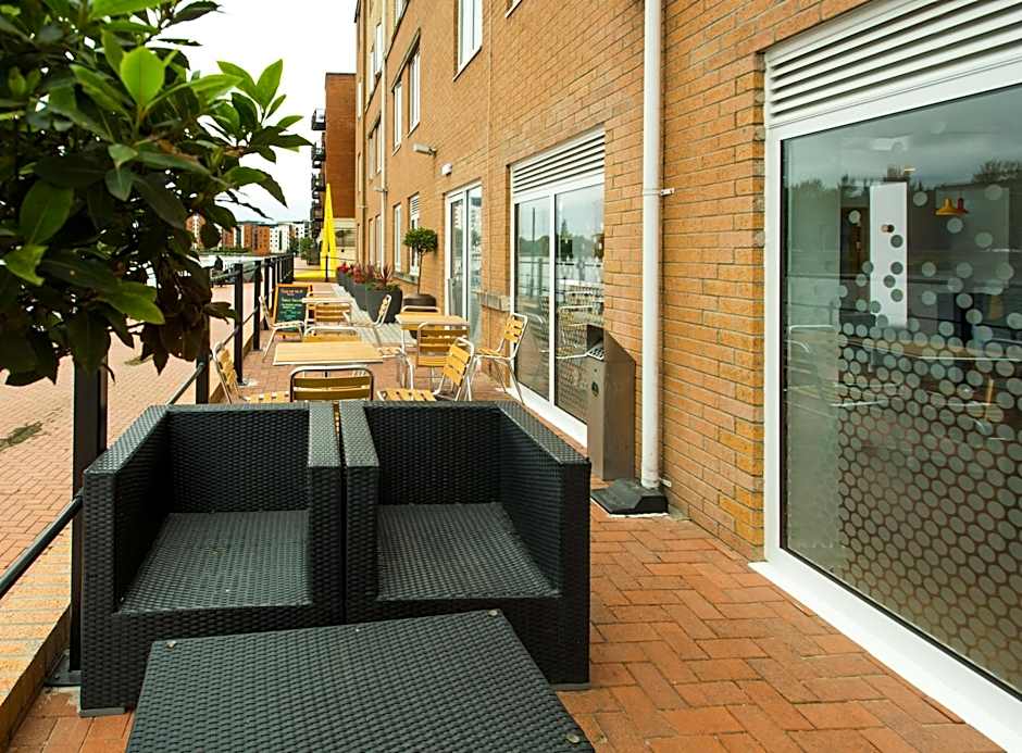 Holiday Inn Express Cardiff Bay By IHG