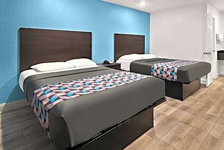 Queen Room with Two Queen Beds - Smoking