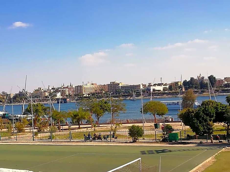 Nile Roof Hotel& Restaurant