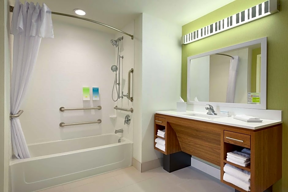 Home2 Suites by Hilton Minneapolis / Roseville, MN