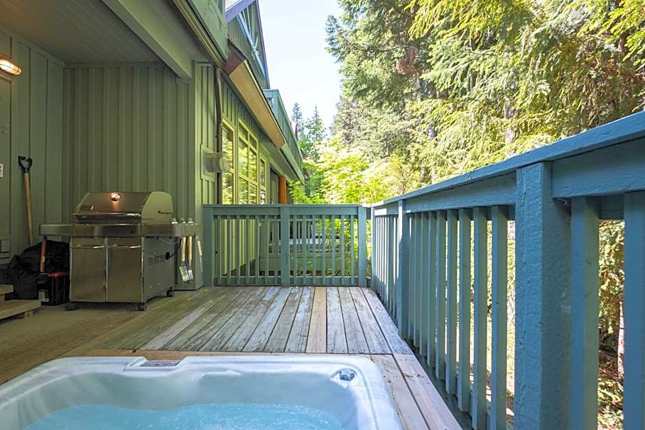 Arrowhead Point 11 by Outpost Whistler