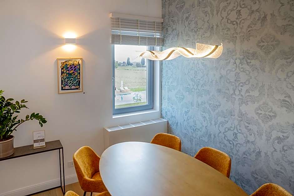 Photo 1 of 5 of Executive Suite