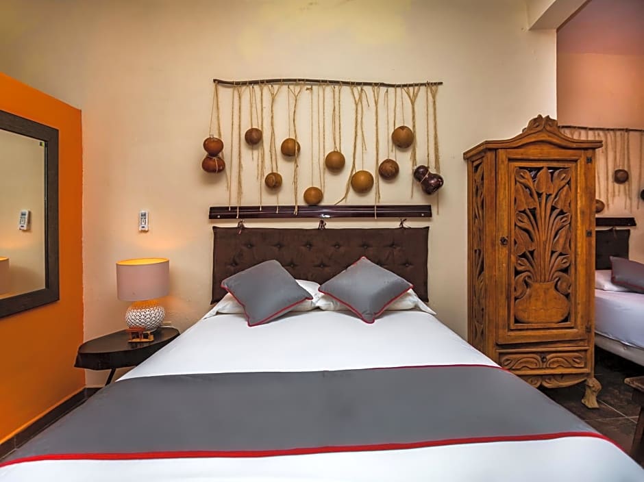 Casa Aluxes Hotel