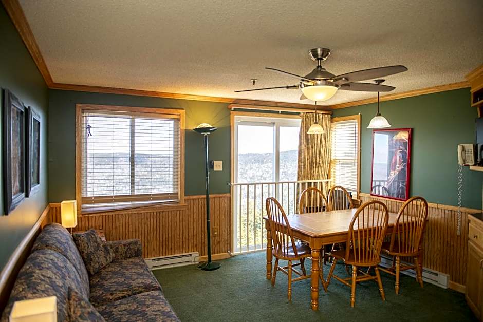 Stroll to Slopes, Village Area, Ski in-out MtLodge 294