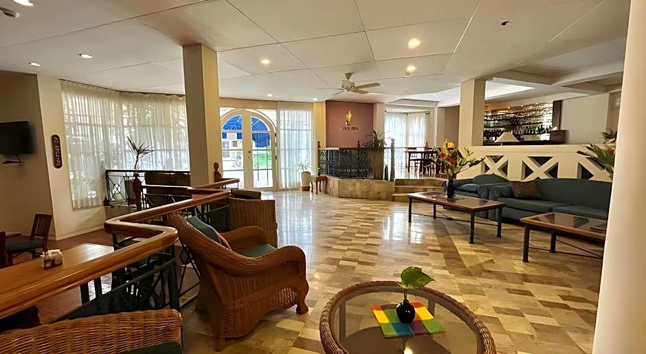 Coco Grande Hotel
