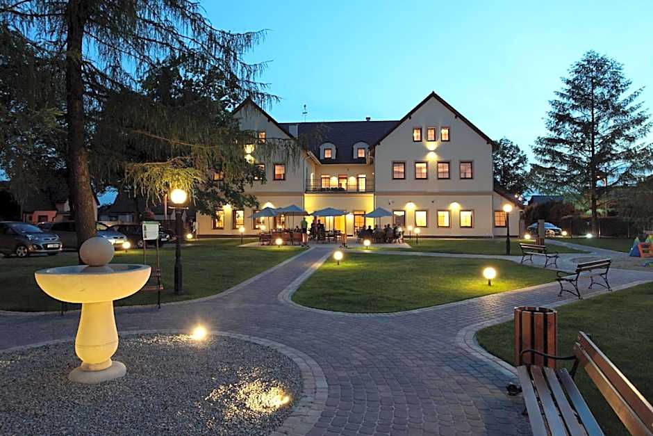Hotel Modrzewiowy Dwór