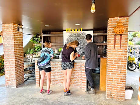 Shin Sane Guesthouse & Bungalow