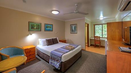 Queen Room with Garden View