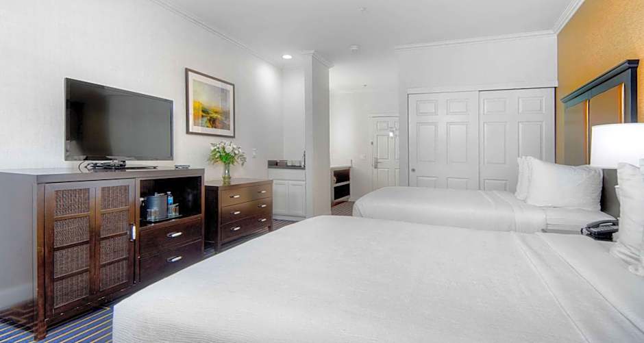 Best Western Plus Palm Court Hotel