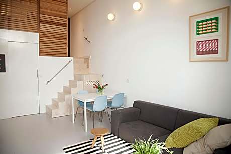 hip & stylish apartment in center, near trainstation, 15 min walk