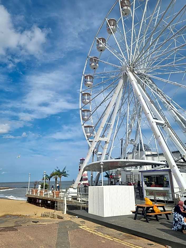 Modern Family Caravan with WiFi at Valley Farm, Clacton-on-Sea