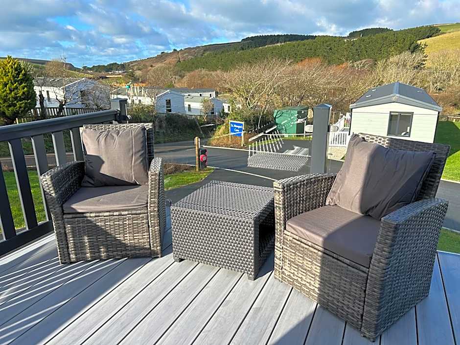 Mawgan Pads Lazy Days Lodge