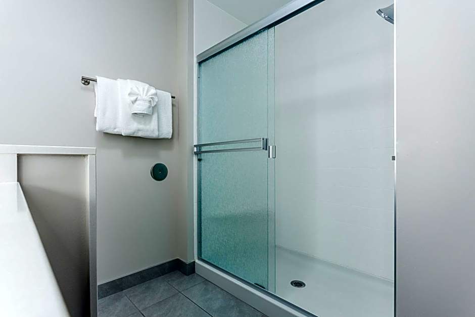 Holiday Inn Express & Suites Rice Lake By IHG