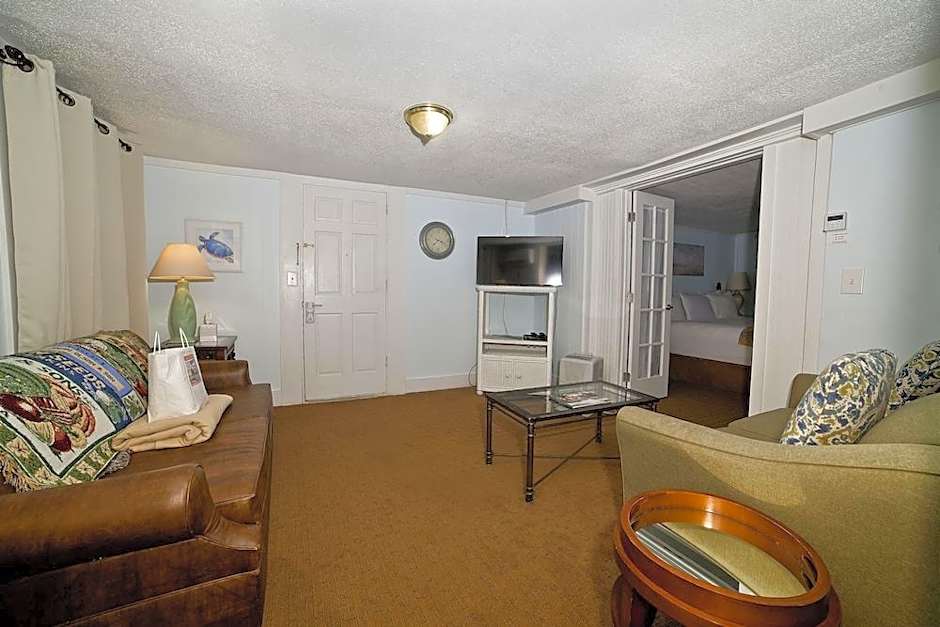 Georgianne Inn & Suites