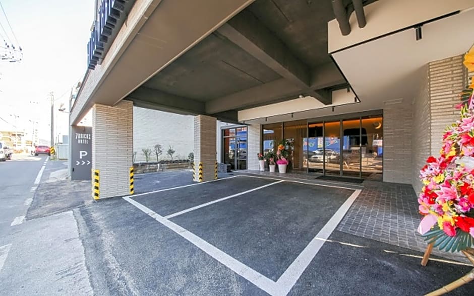 Gwangyang Seven Bricks Hotel