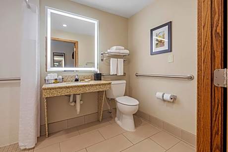 Queen Room with Two Queen Beds and Bath Tub - Disability Access/Non-Smoking