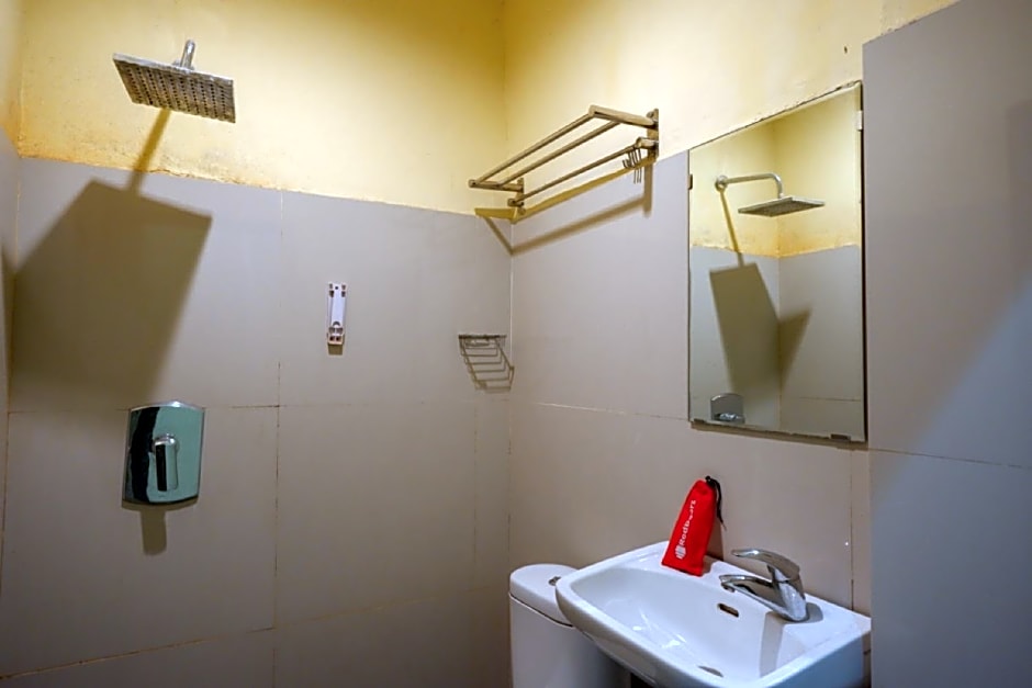 RedDoorz near Citraland Waterpark Kendari