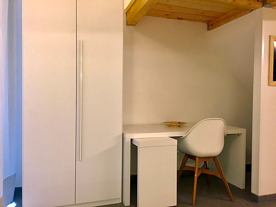 IL VIAGGIATORE VIA INDIPENDENZA 2