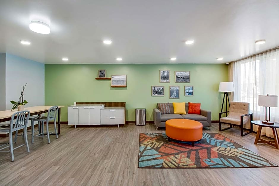 WoodSpring Suites Bakersfield Airport