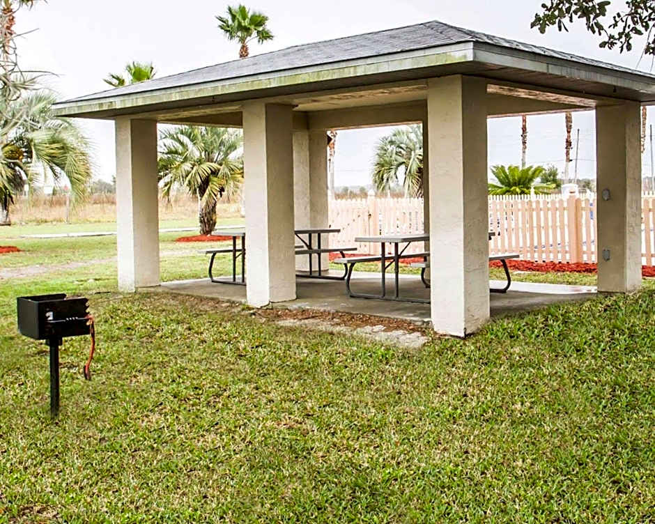 Rodeway Inn & Suites Haines City