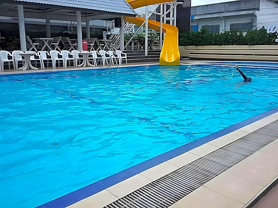 Lom Sak Nattirat Hotel