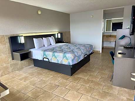 King Room - Disability Access - Non-Smoking