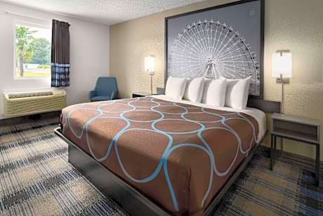 1 King Bed Smoking