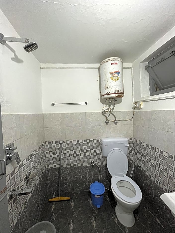 Young Monk Hostel & Cafe Manali