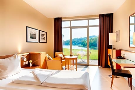 Deluxe Room with Terrace and Lake View