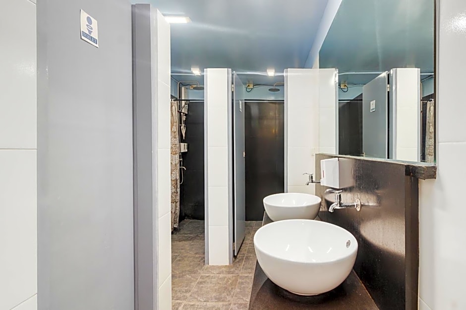 Nomad's Hub - Best Value Co-living Hostel