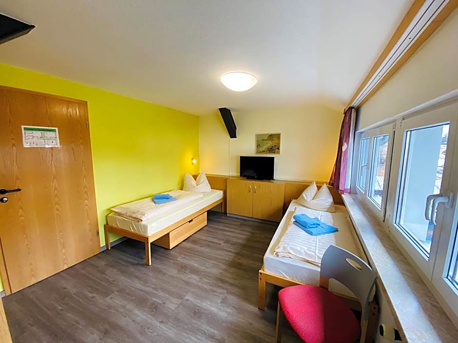 Haus Rosenbaum am Rennsteig Gruppenhaus - Pension - Ferienhaus bis 50 Personen