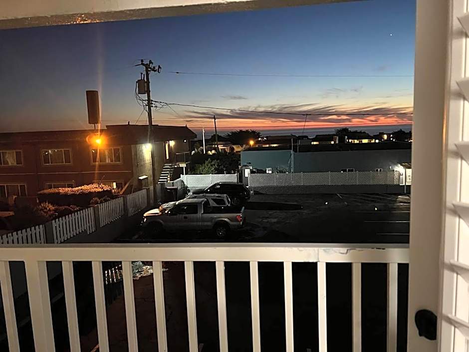 Pacific Coast Roadhouse Hotel
