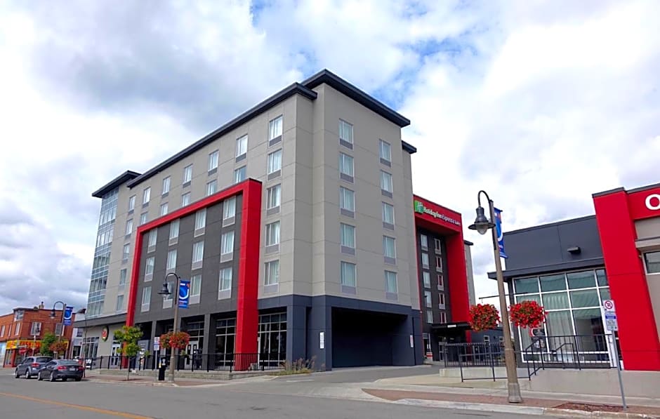 Holiday Inn Express & Suites Oshawa Downtown By IHG