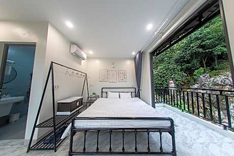 Strawberry Ha Giang Loop - King Bed Moutian View