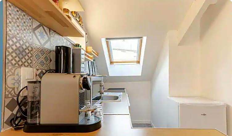 4pers 2lits 5 min aéroport Orly,navette et parking extra,location en nuit et jourChez Sandro,