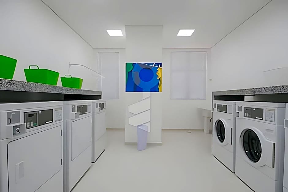 Apto em frente ao shopping com piscina aquecida