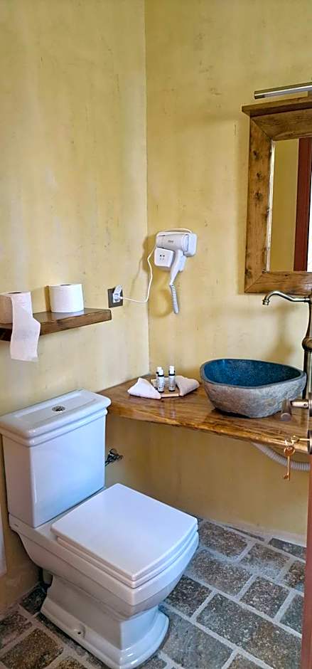 Arapis Rooms & Suites