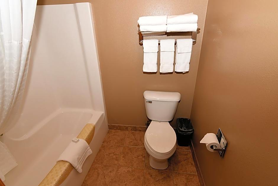 Cobblestone Inn & Suites - Denison | Majestic Hills