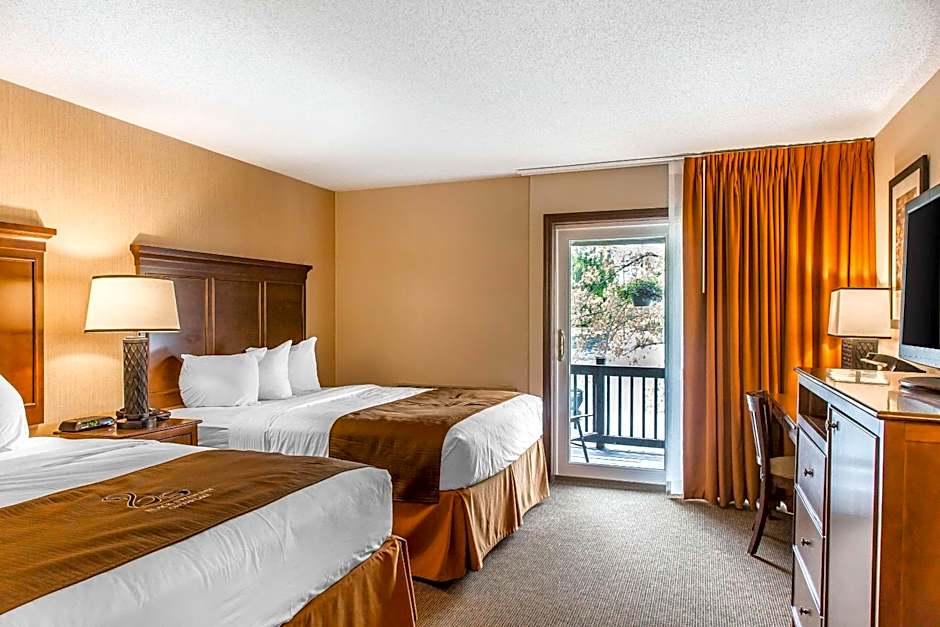 The Black Swan Lee - Lenox, an Ascend Collection Hotel