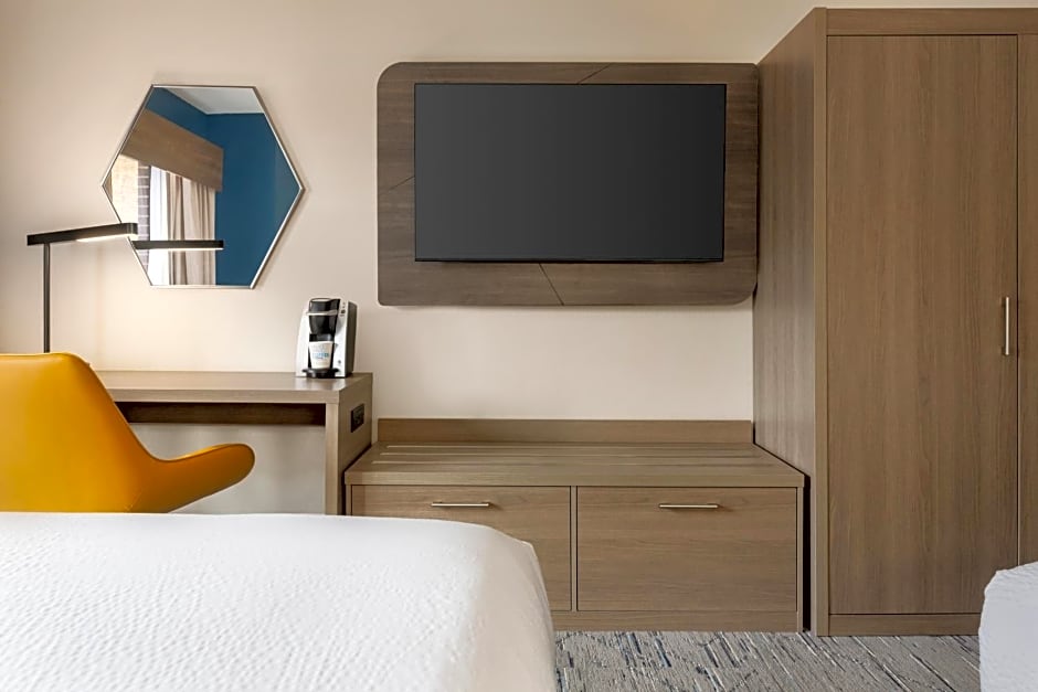Holiday Inn Express Hotel & Suites Greenville-Downtown, an IHG Hotel